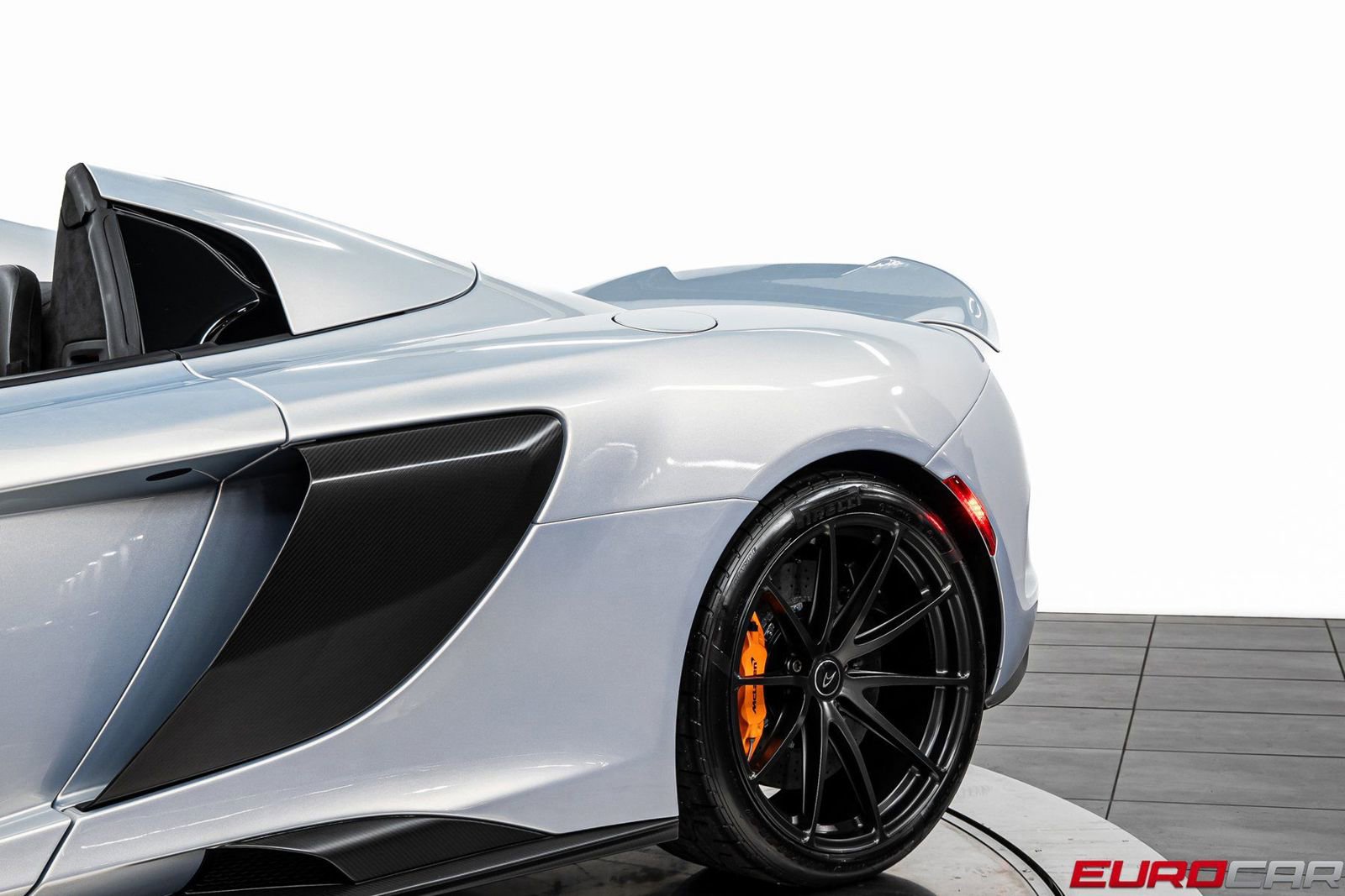 Used 2016 McLaren 675LT Spider image 22