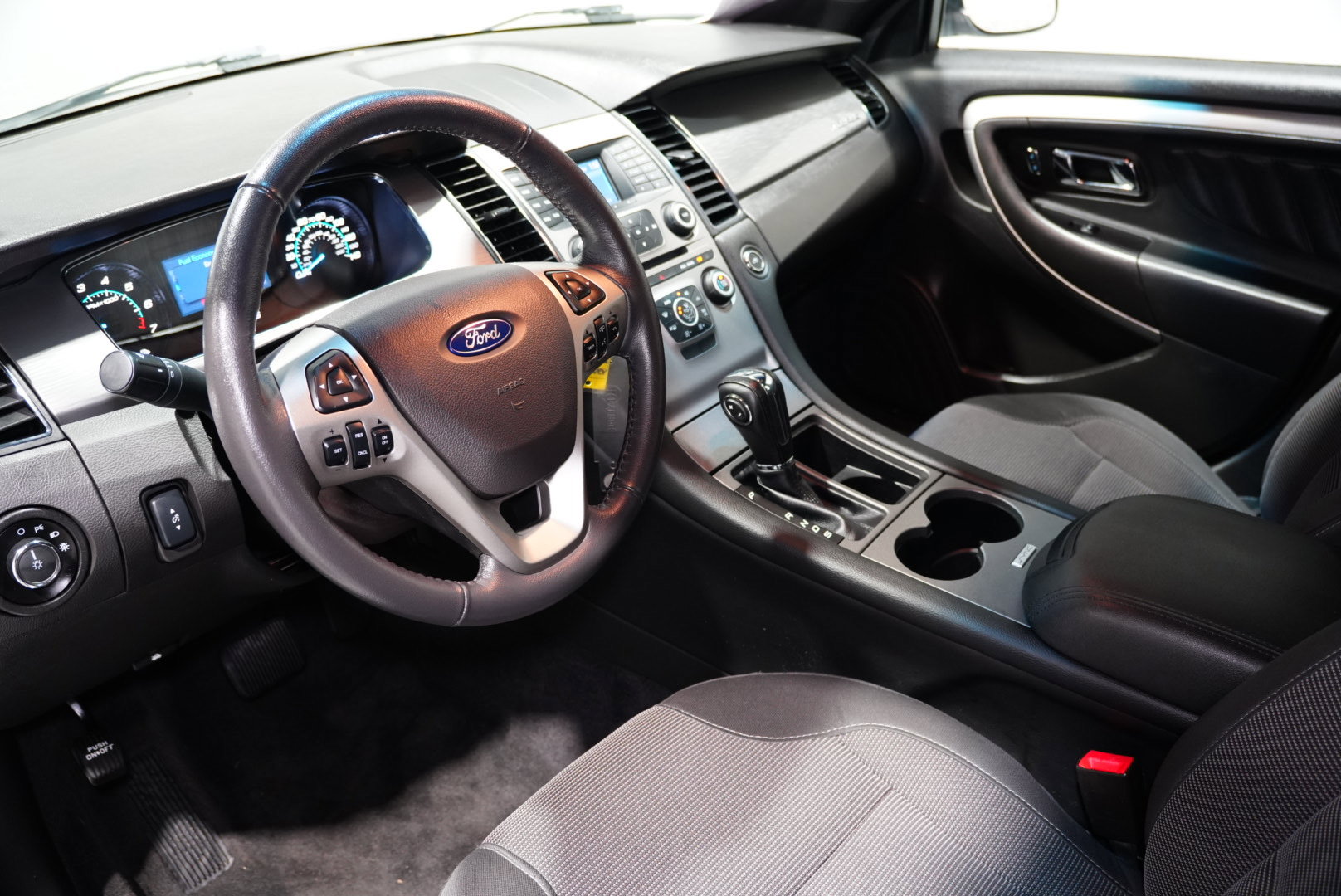 Used 2018 Ford Taurus SEL image 11