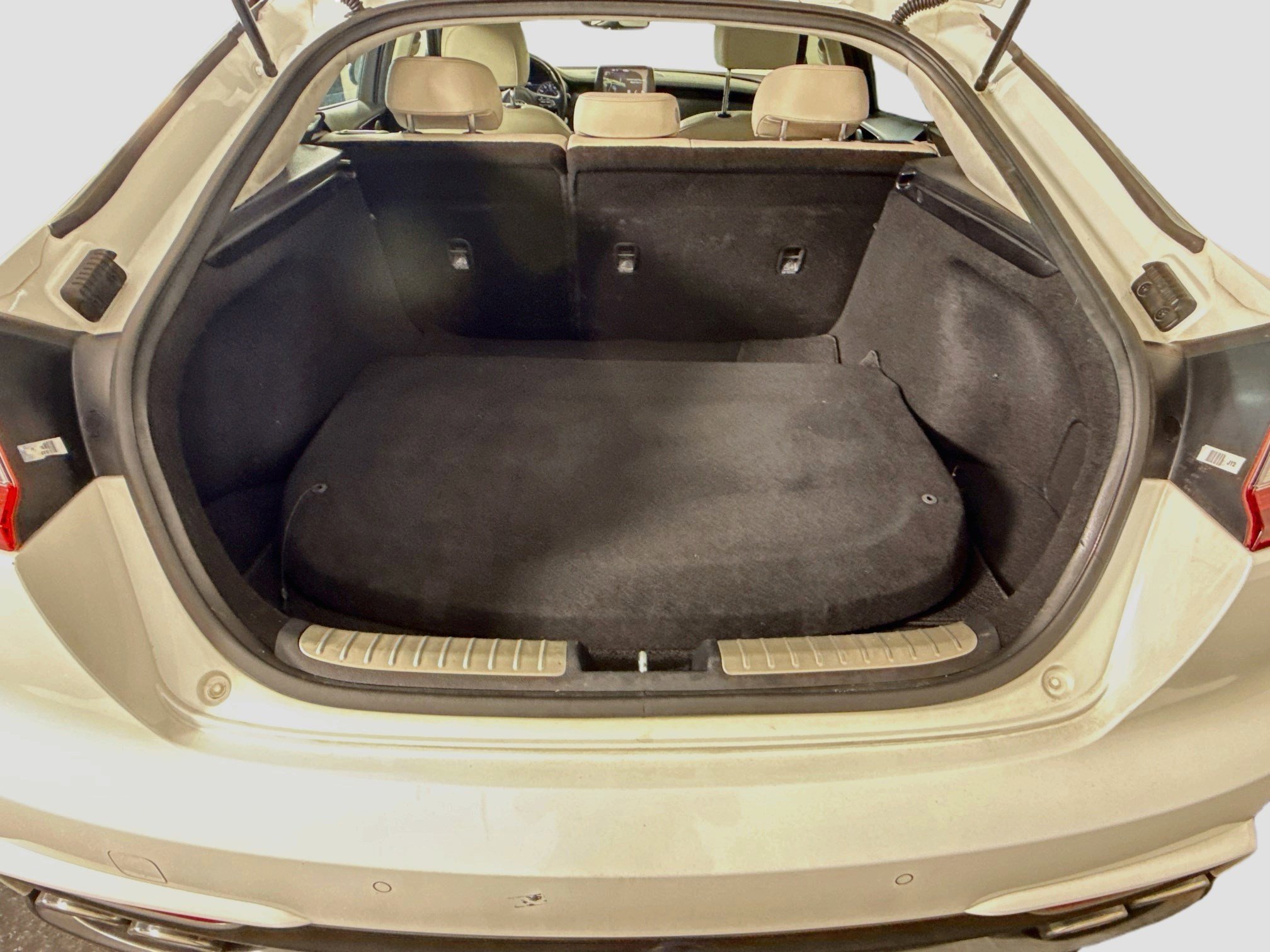 Used 2018 Kia Stinger Premium RWD image 35