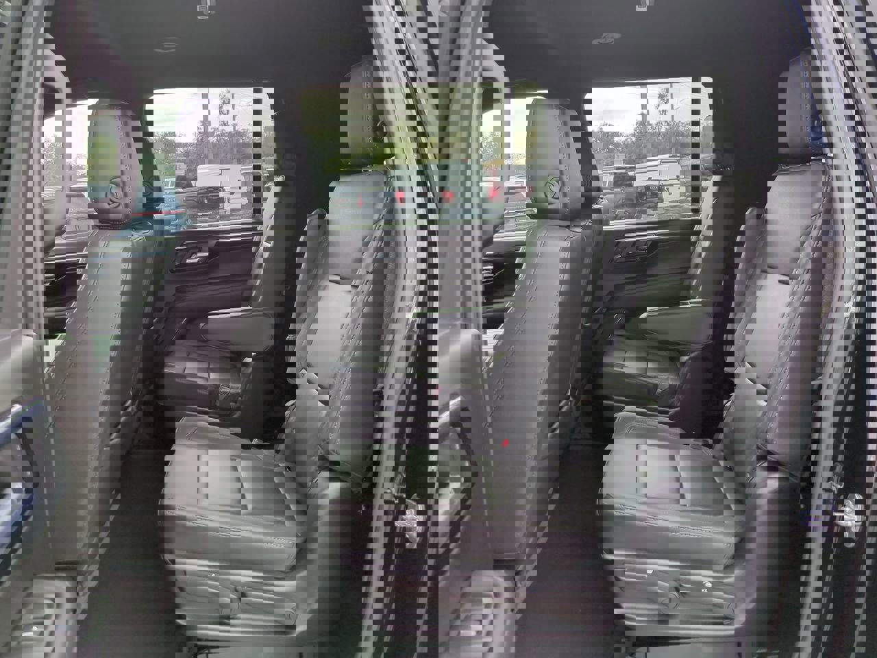 Certified 2025 Chevrolet Suburban LT w/ Comfort Package image 15