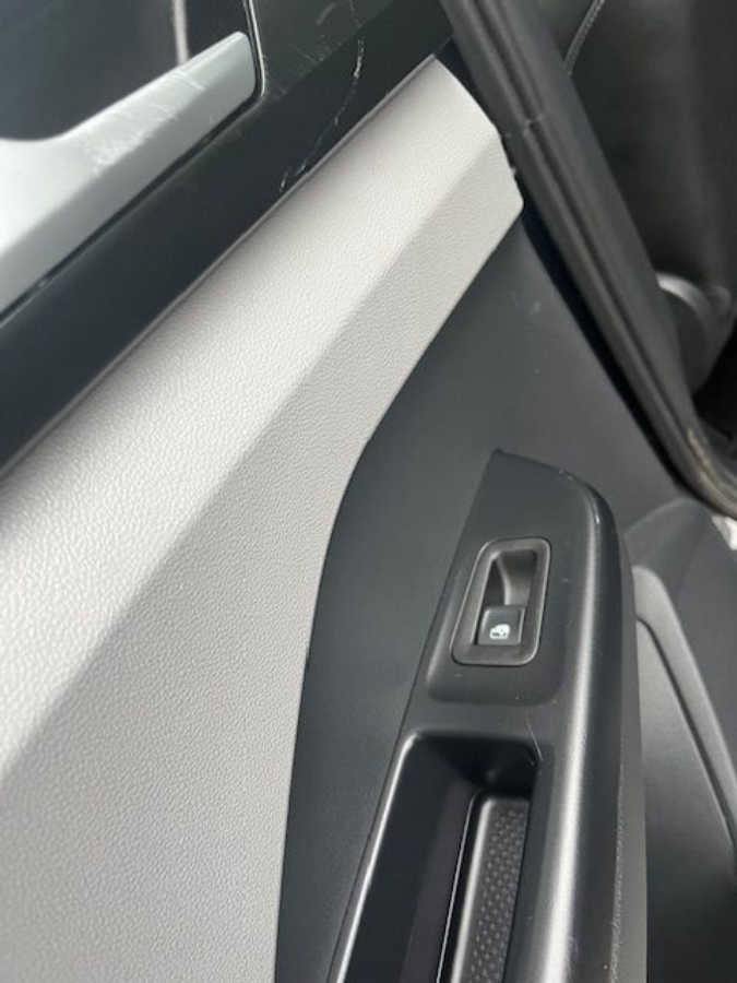 Used 2023 Volkswagen Taos SE w/ Panoramic Sunroof Package image 11