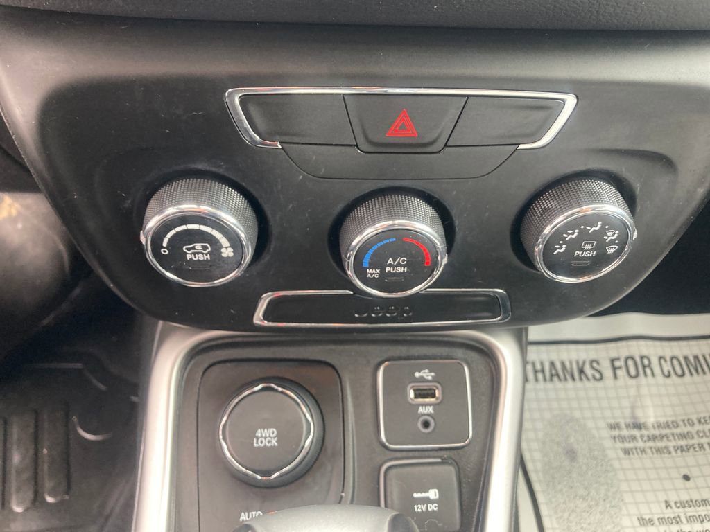 Used 2018 Jeep Compass Latitude image 25