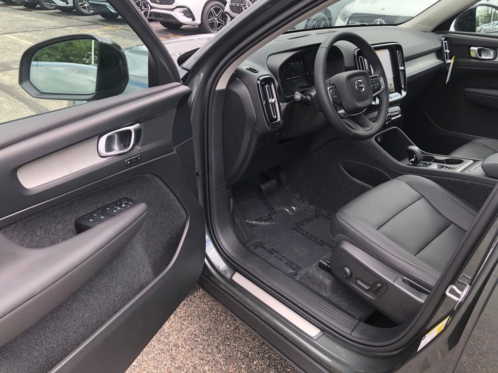 New 2026 Volvo XC40 B5 Core w/ Protection Package Premier AWD/4WD image 10