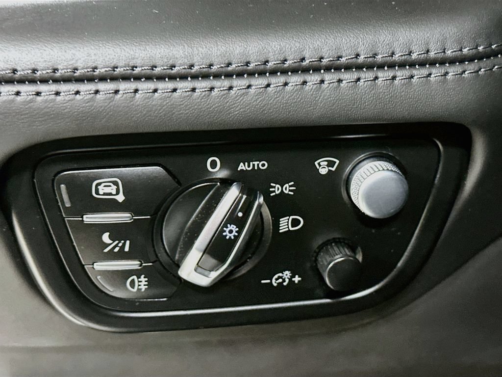 Used 2018 Bentley Bentayga AWD/4WD image 11