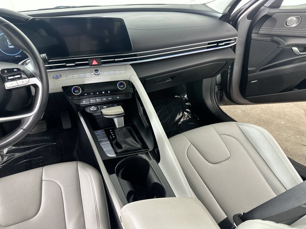 Used 2025 Hyundai Elantra Limited FWD image 21