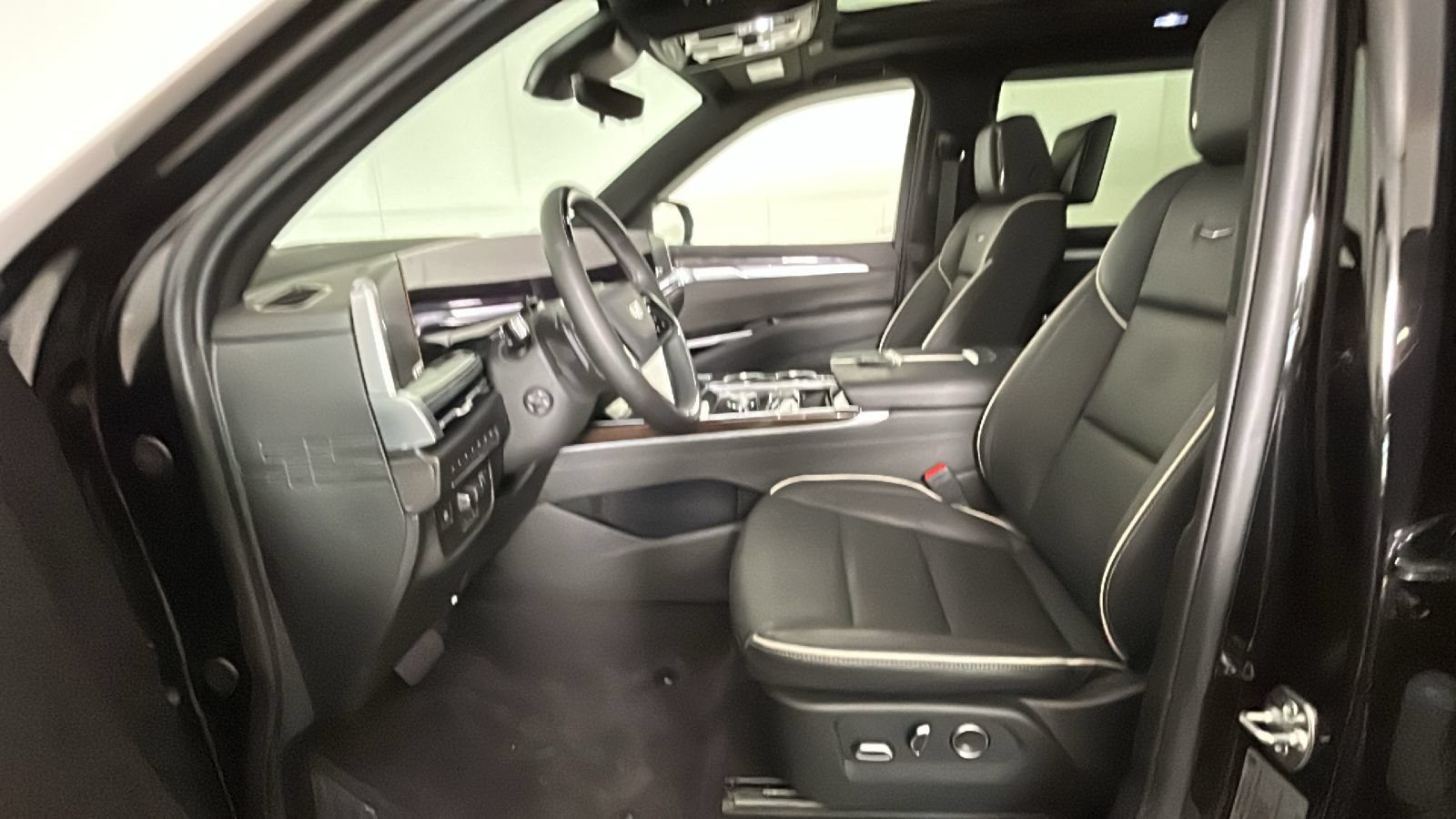 Used 2026 Cadillac Escalade ESV Luxury w/ Touring Package AWD/4WD image 14