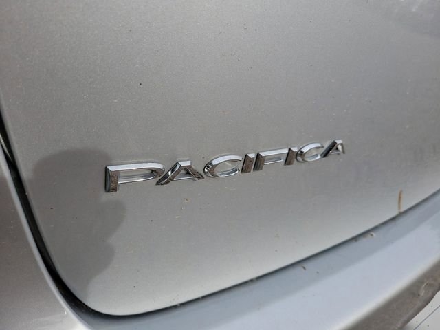 Used 2024 Chrysler Pacifica Touring-L image 32