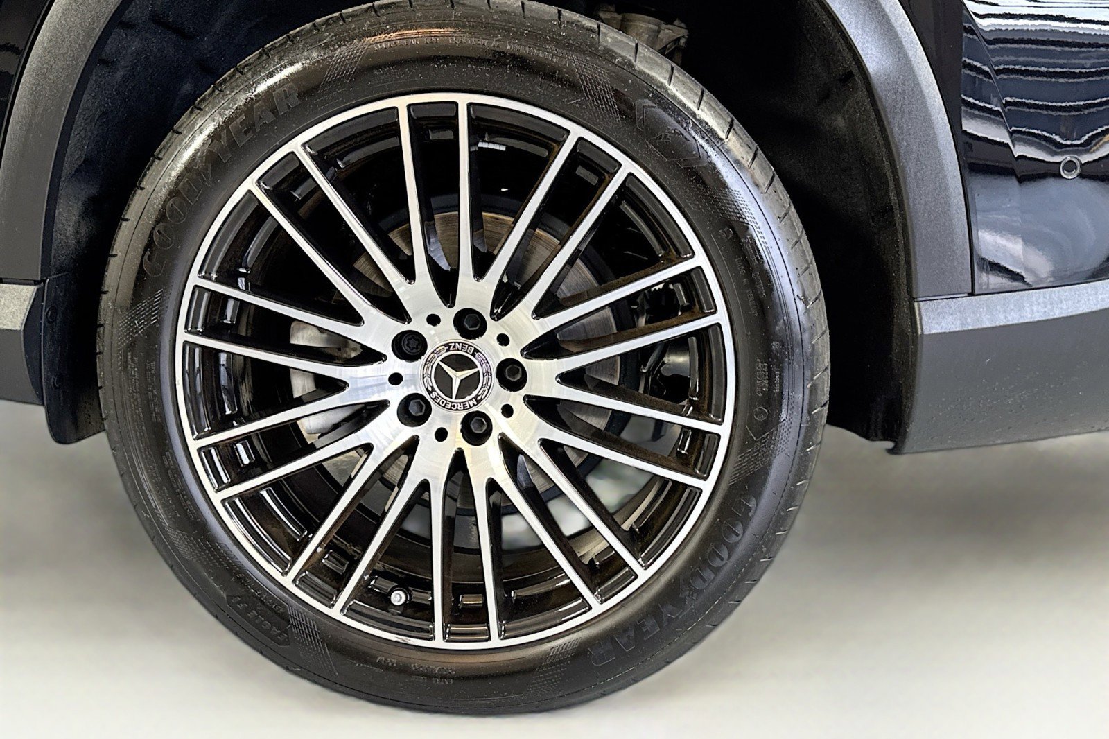 Used 2024 Mercedes-Benz GLC 300 4MATIC image 30