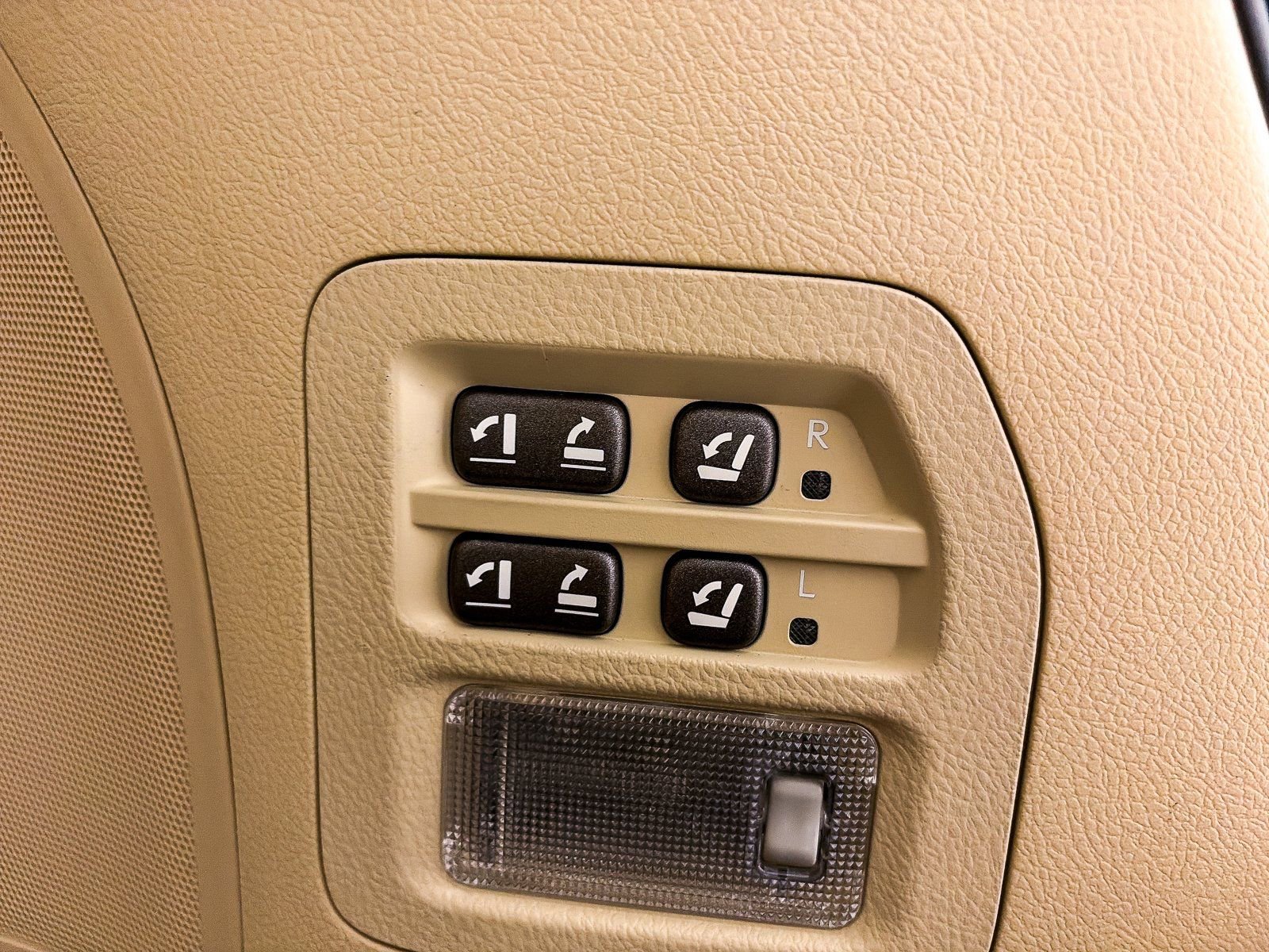 Used 2013 Lexus LX 570 4WD w/ Luxury Pkg w/Pre-crash image 37