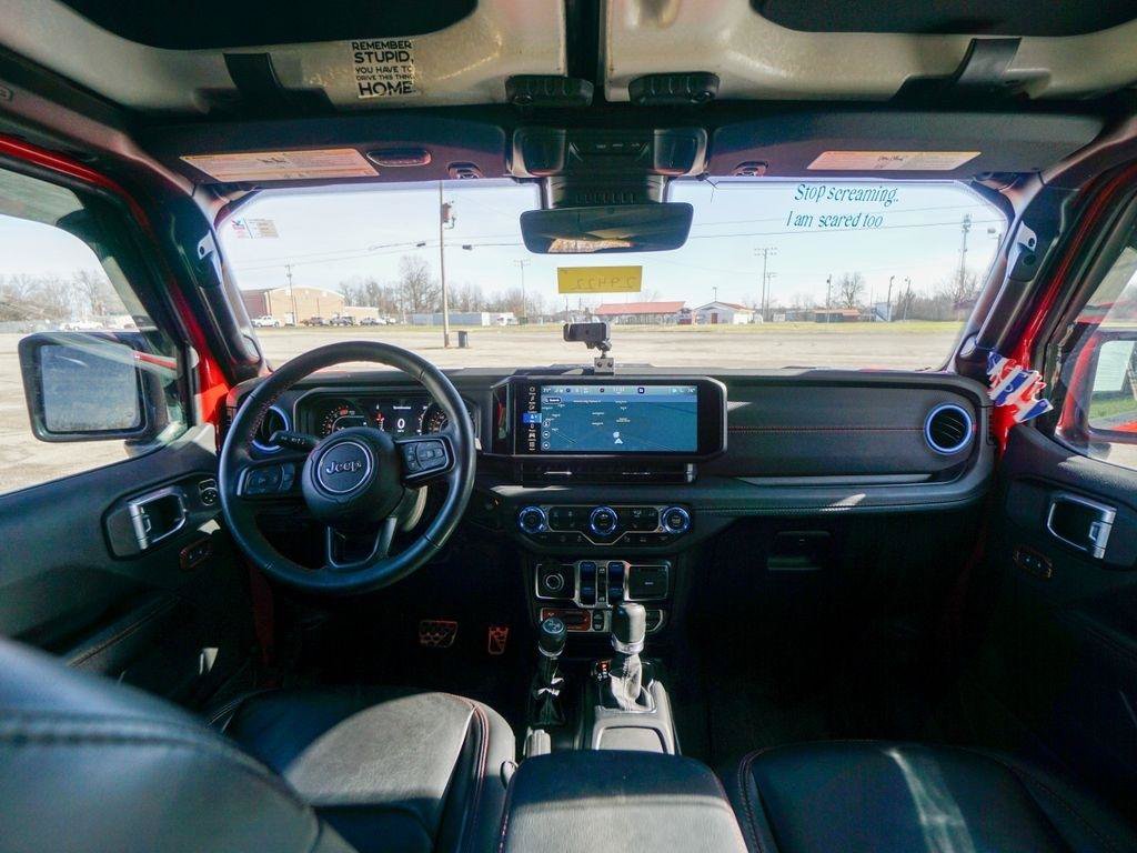 Used 2024 Jeep Wrangler Unlimited Rubicon AWD/4WD image 16