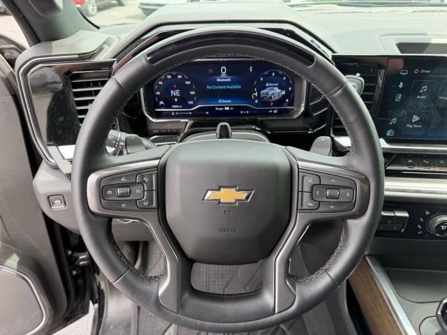 Used 2025 Chevrolet Silverado 1500 High Country AWD/4WD image 17
