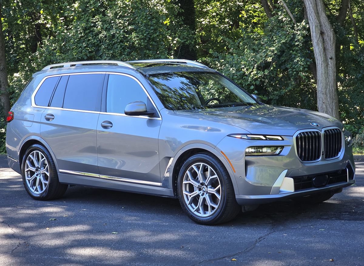 Used 2025 BMW X7 xDrive40i w/ Premium Package AWD/4WD image 8