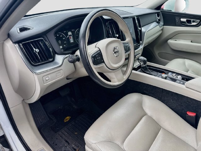 Used 2018 Volvo XC60 T5 Momentum w/ Vision Package AWD/4WD image 12