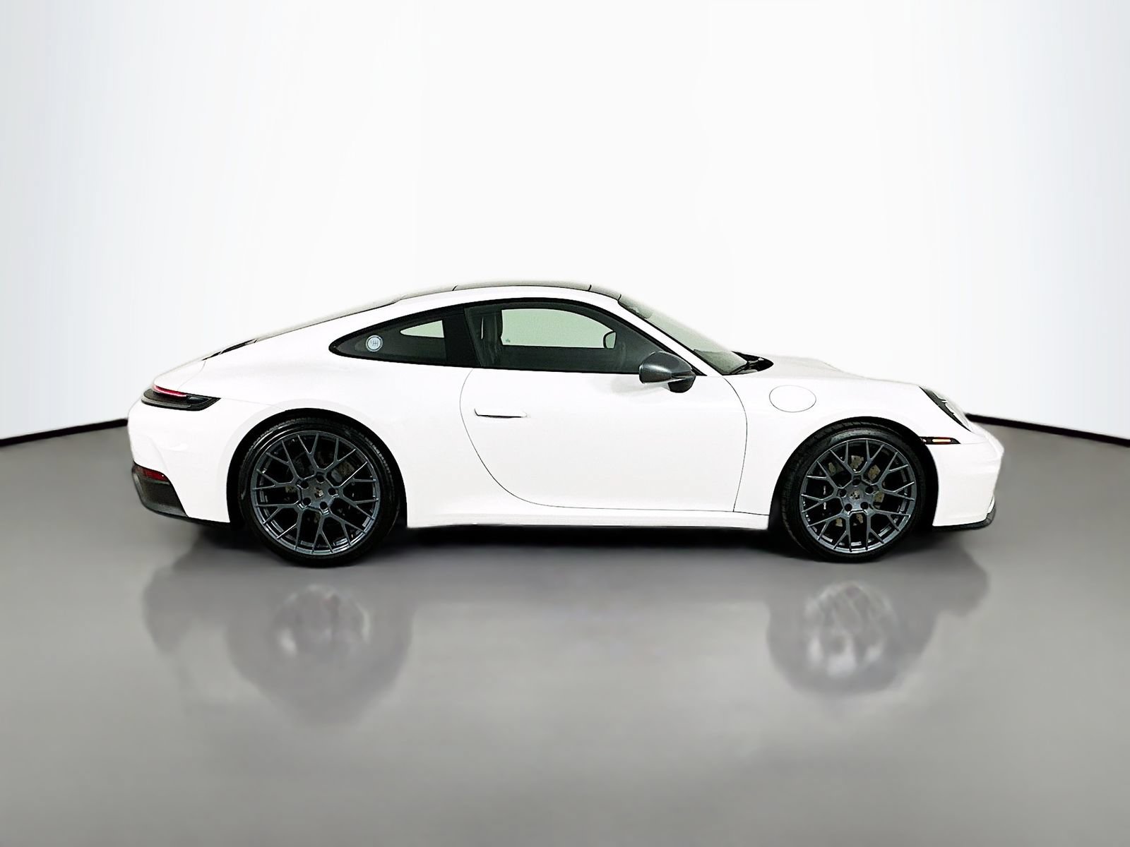 Used 2025 Porsche 911 Carrera T RWD image 4
