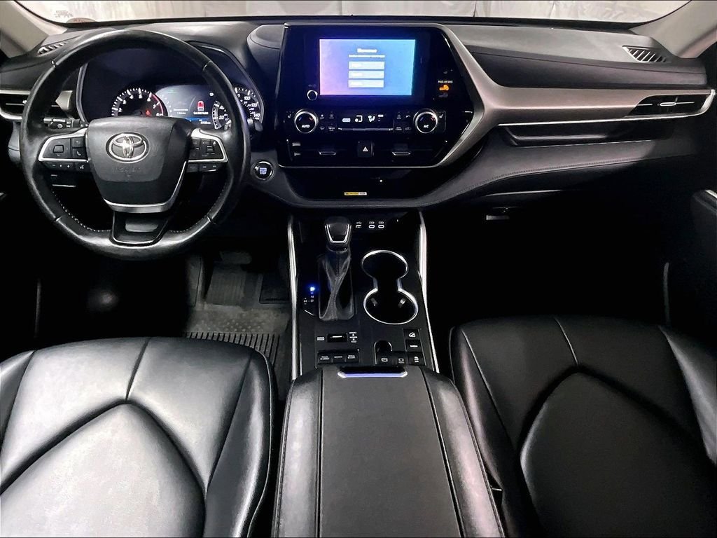 Used 2023 Toyota Highlander XLE AWD/4WD image 22