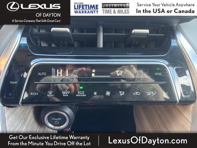 Used 2023 Toyota Venza XLE image 24