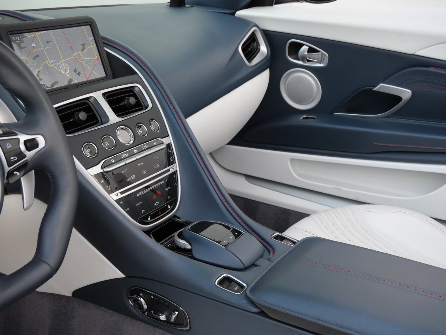 Used 2023 Aston Martin DB11 Volante image 19