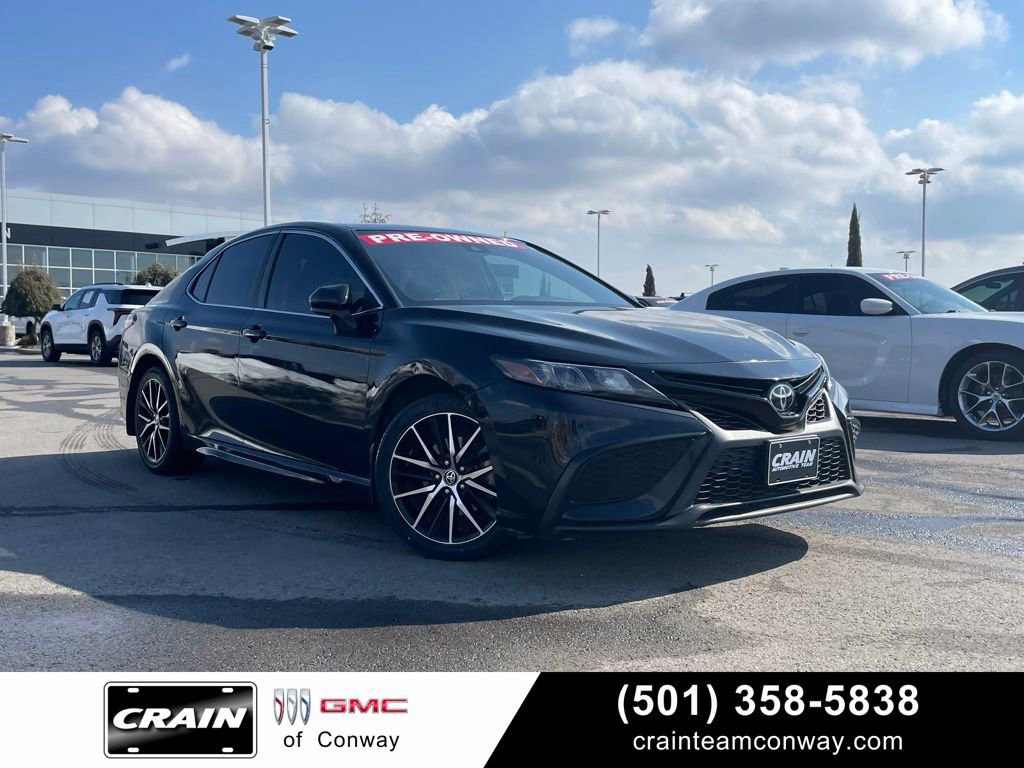 Used 2021 Toyota Camry SE image 1