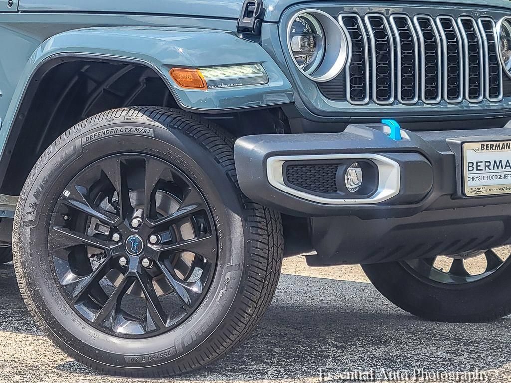Used 2024 Jeep Wrangler Unlimited Sahara AWD/4WD image 5
