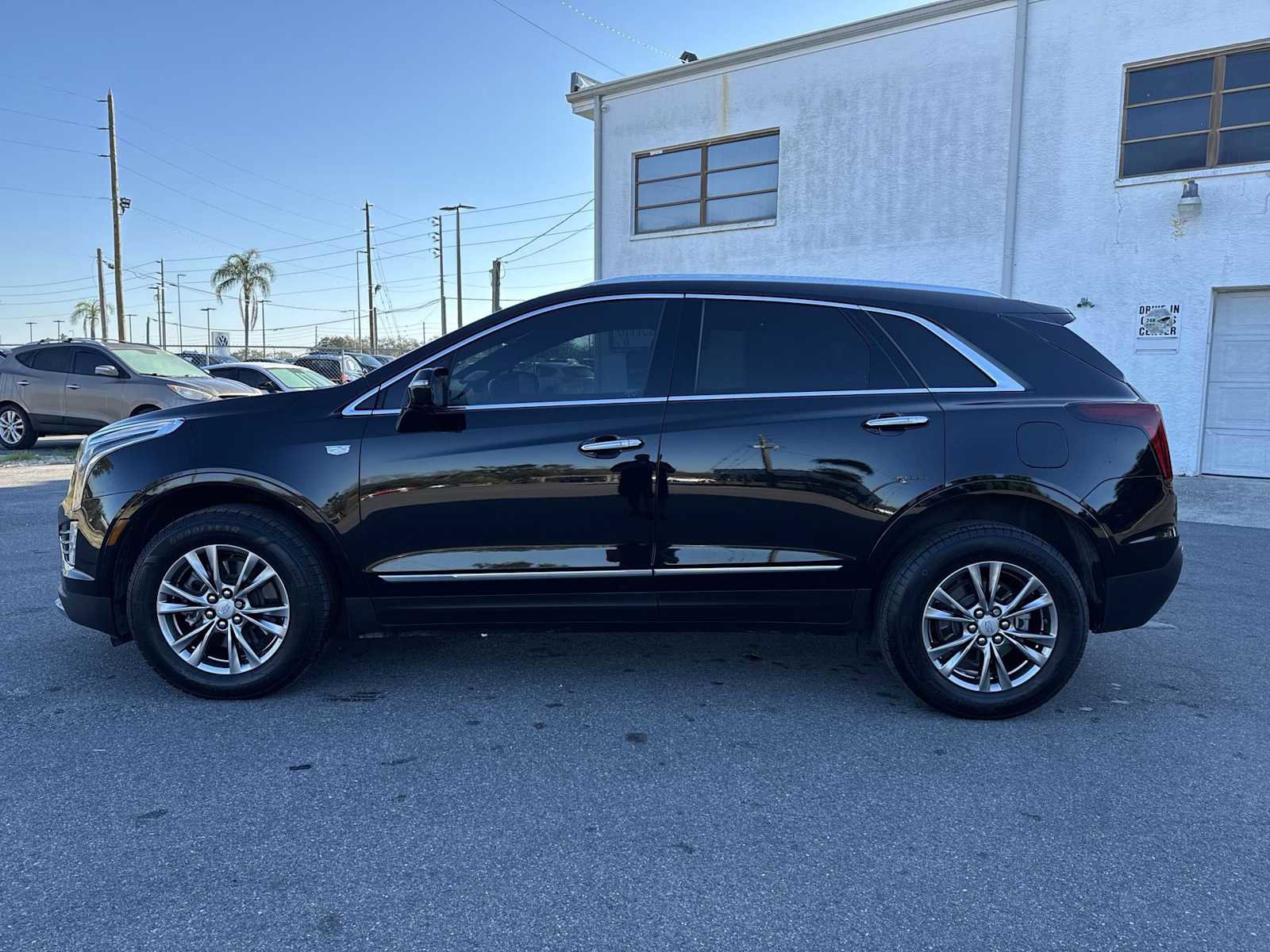 Used 2023 Cadillac XT5 Premium Luxury FWD image 3