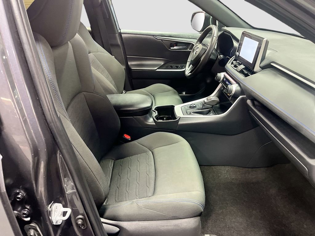 Used 2024 Toyota RAV4 SE w/ Convenience Package image 29