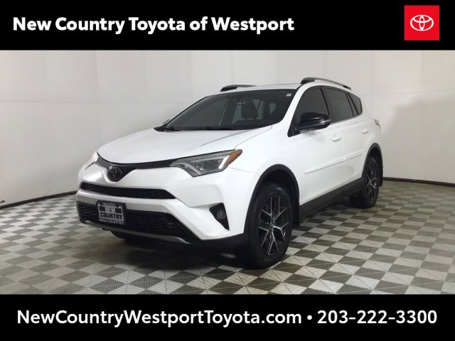 Used 2018 Toyota RAV4 SE image 3