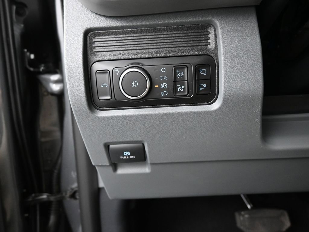 New 2025 Ford F250 XLT image 38