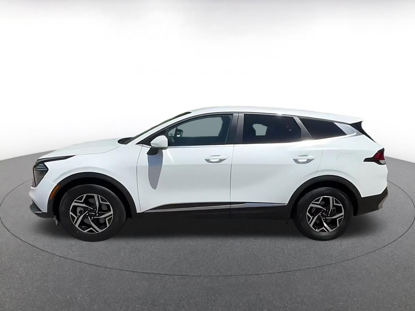 Used 2025 Kia Sportage LX FWD image 11