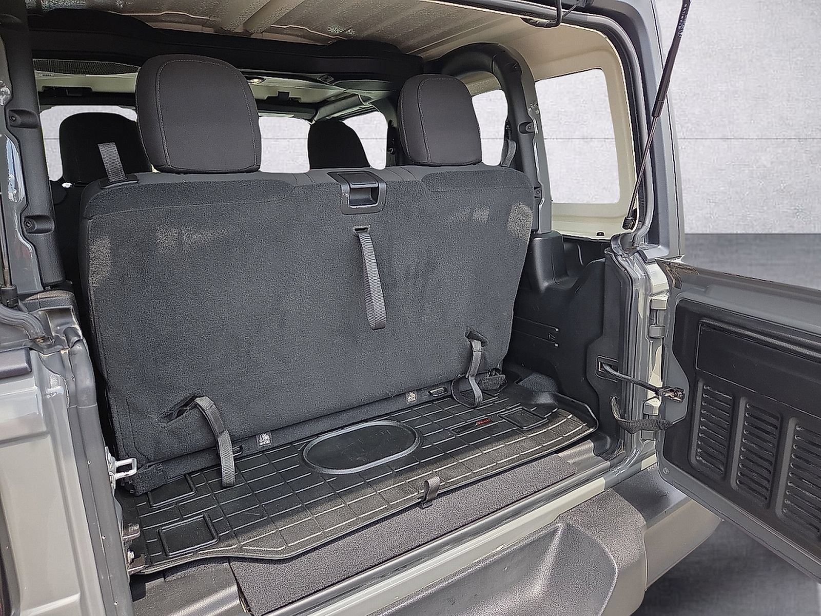 Used 2022 Jeep Wrangler Sport AWD/4WD image 9