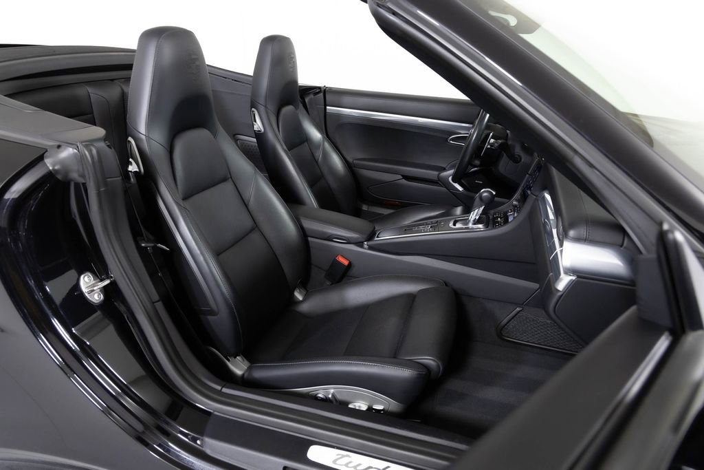 Used 2019 Porsche 911 Turbo image 39