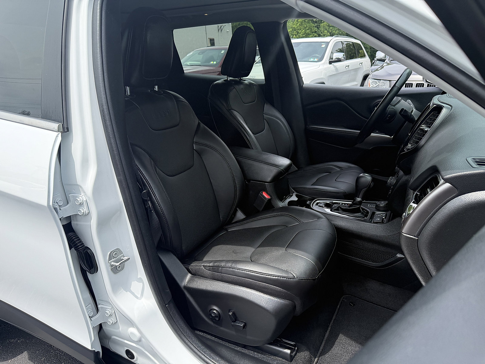 Used 2021 Jeep Cherokee Limited AWD/4WD image 17