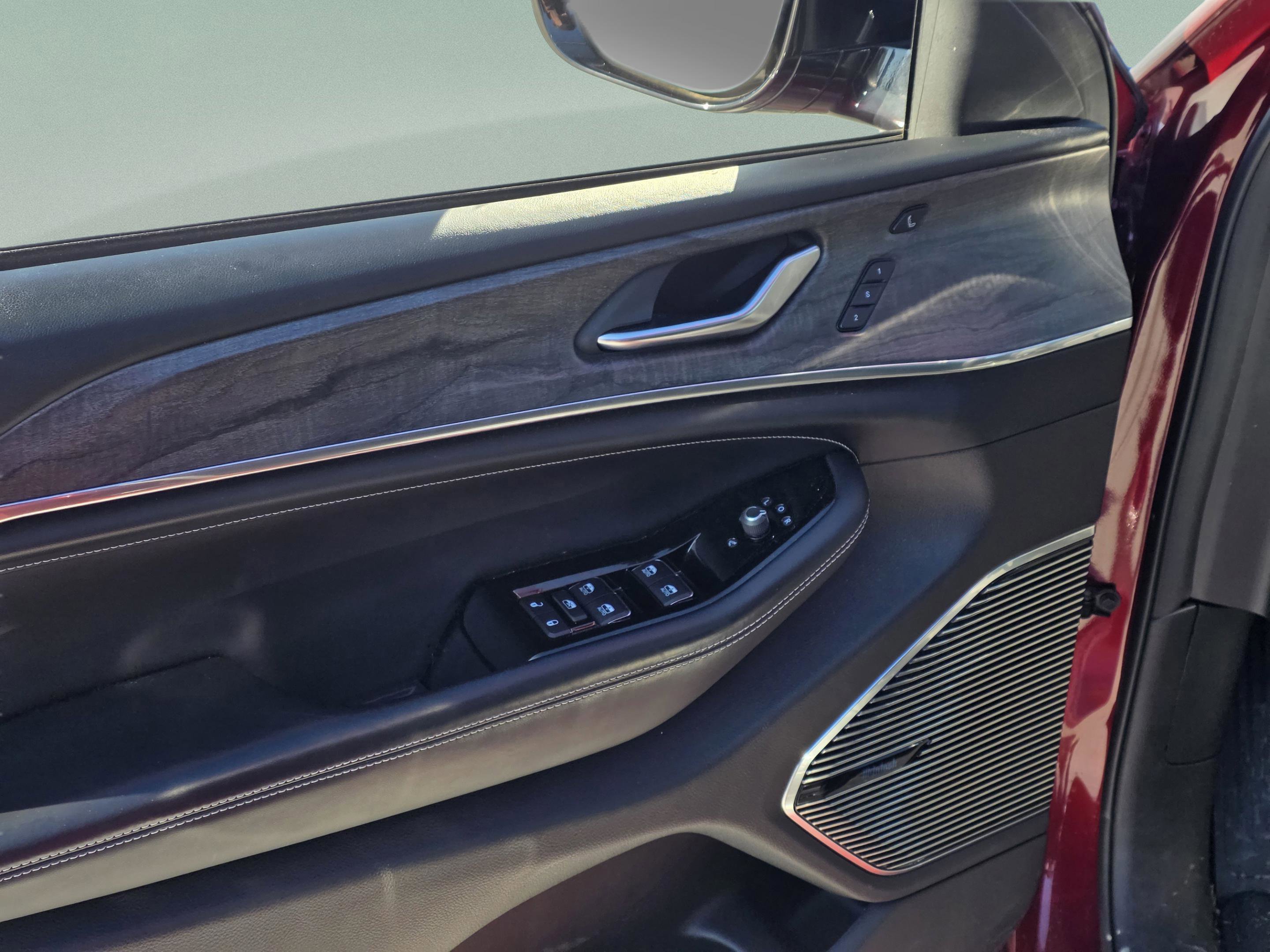 Used 2022 Jeep Grand Cherokee L Overland w/ Advanced Protech Group III image 8