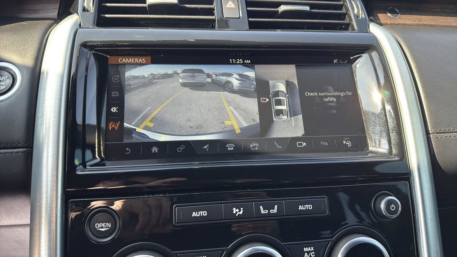 Used 2020 Land Rover Discovery HSE Luxury image 18