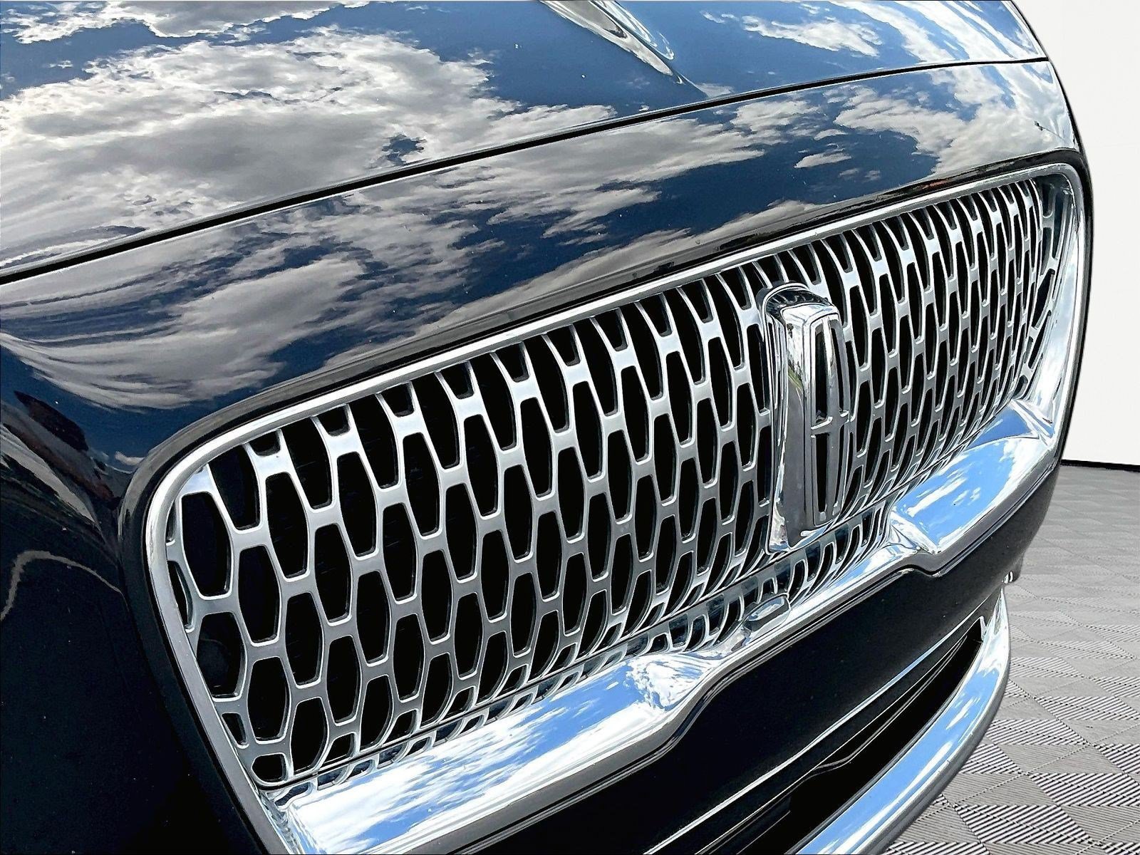 Used 2023 Lincoln Nautilus Reserve AWD/4WD image 32