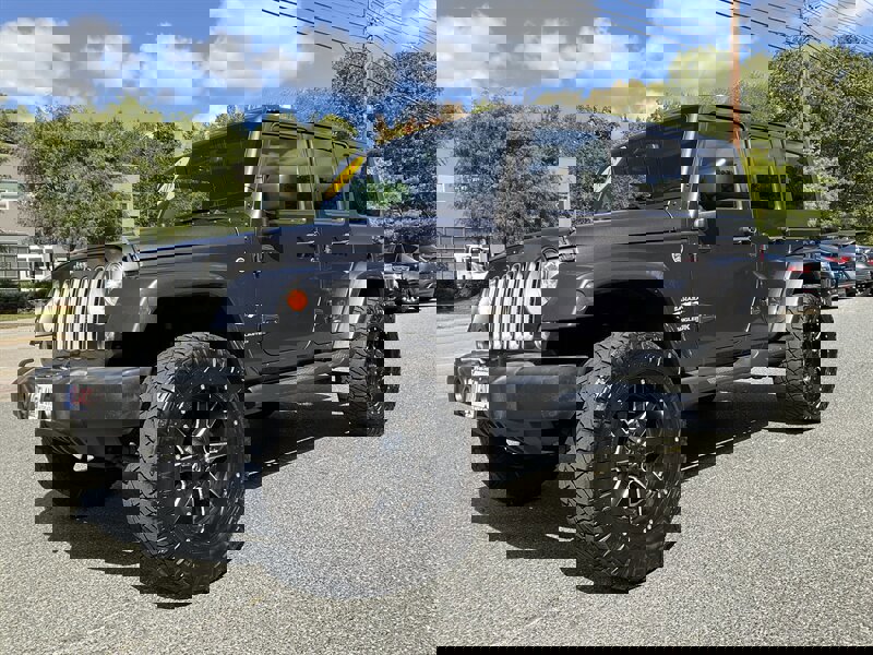 Used 2018 Jeep Wrangler Unlimited Sahara w/ Connectivity Group image 1