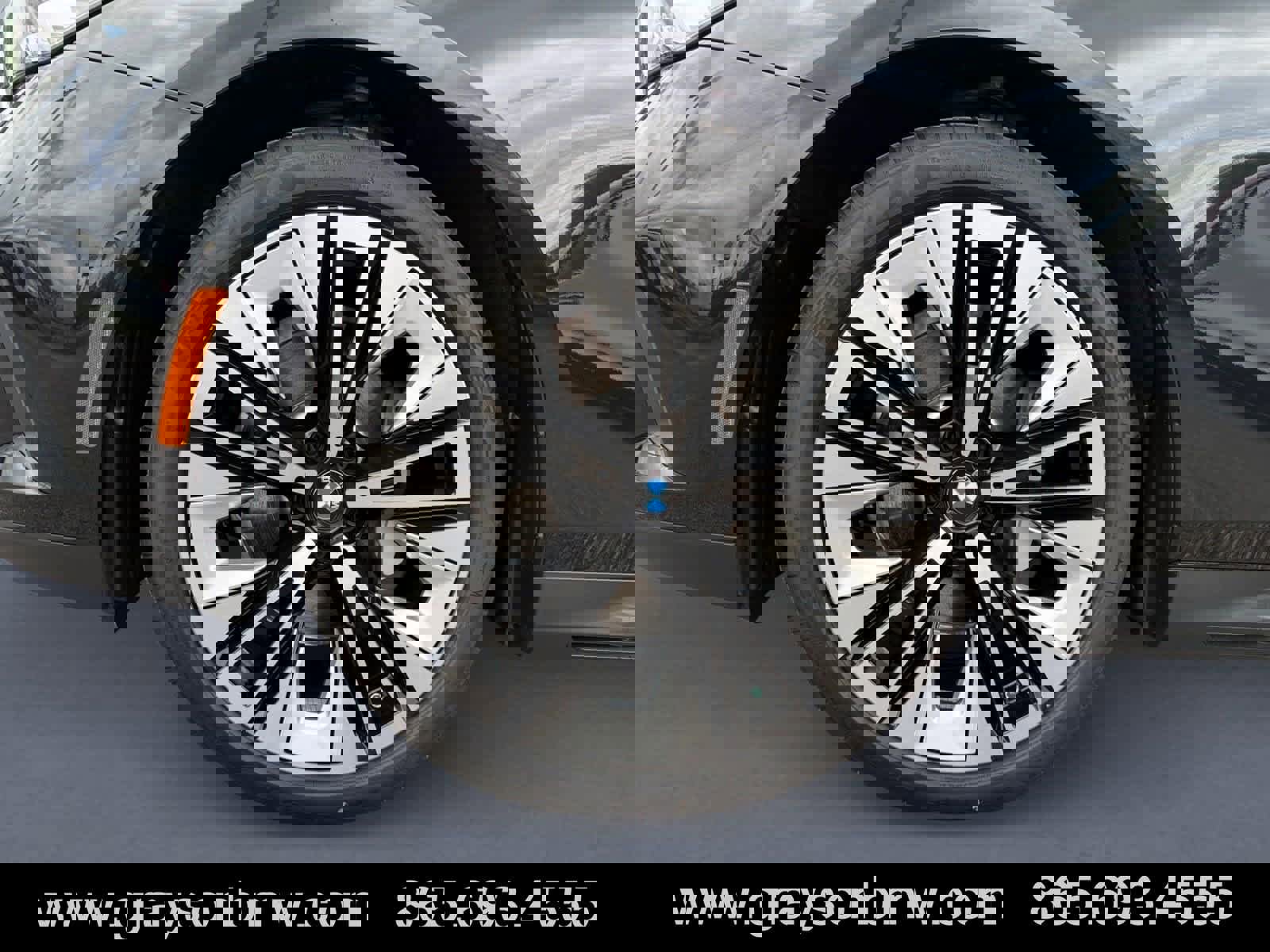 Used 2026 BMW 530i w/ Executive Package image 9