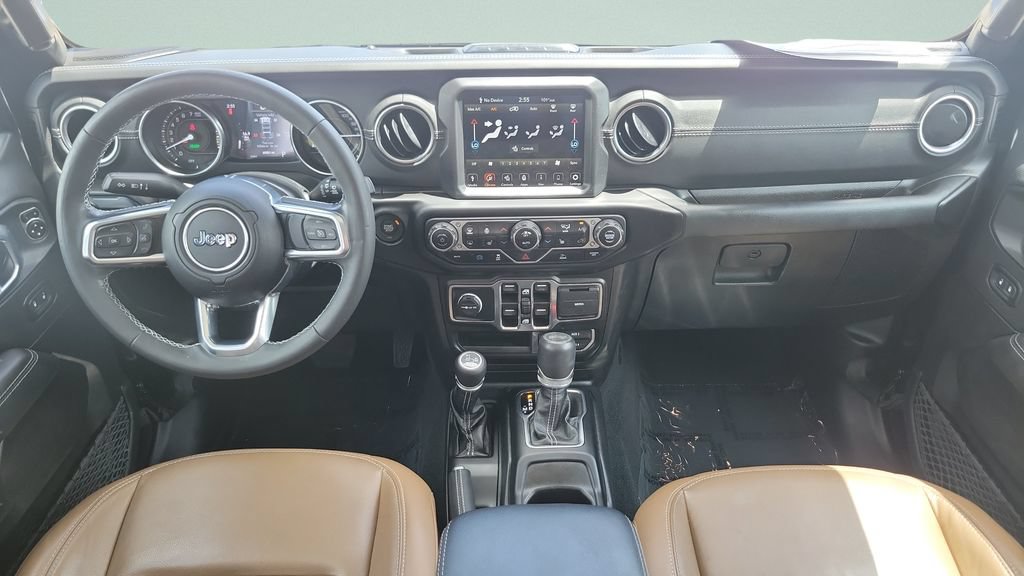 Used 2022 Jeep Wrangler Unlimited Sahara w/ Cold Weather Group AWD/4WD image 11