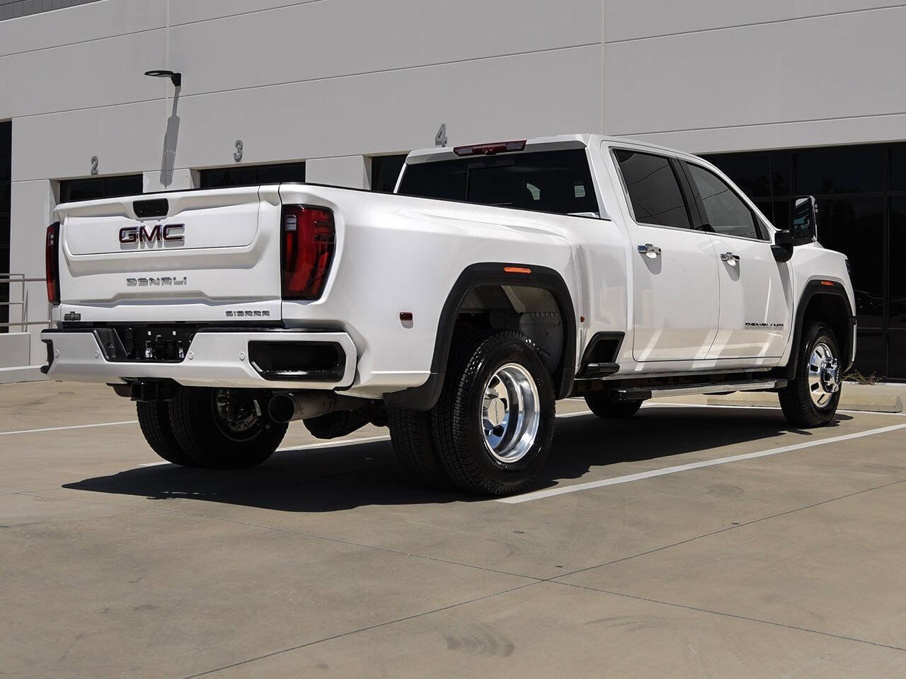 Used 2024 GMC Sierra 3500 Denali w/ Denali Reserve Package AWD/4WD image 9