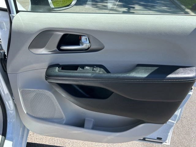 Used 2023 Chrysler Pacifica Touring-L FWD image 50
