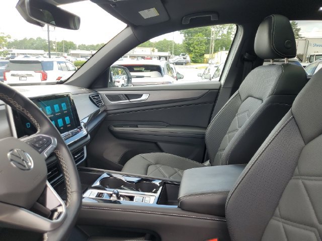Certified 2025 Volkswagen Atlas Cross Sport SE w/ Panoramic Sunroof Package FWD image 24
