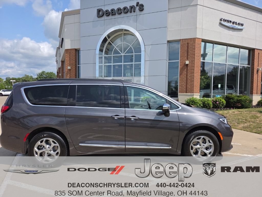 Certified 2023 Chrysler Pacifica Limited w/ Uconnect Theater Family Group