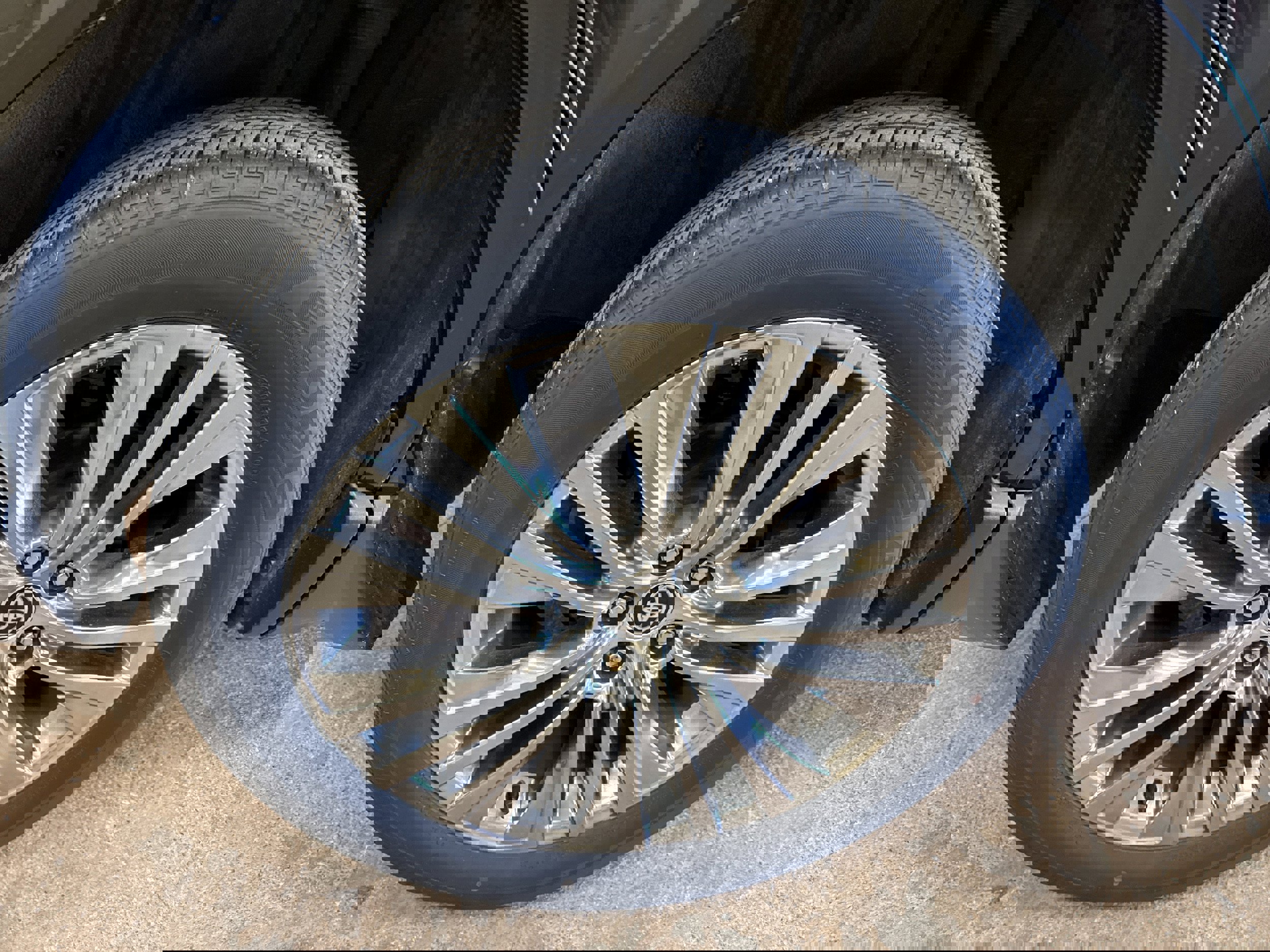 Used 2024 Toyota Venza XLE image 10