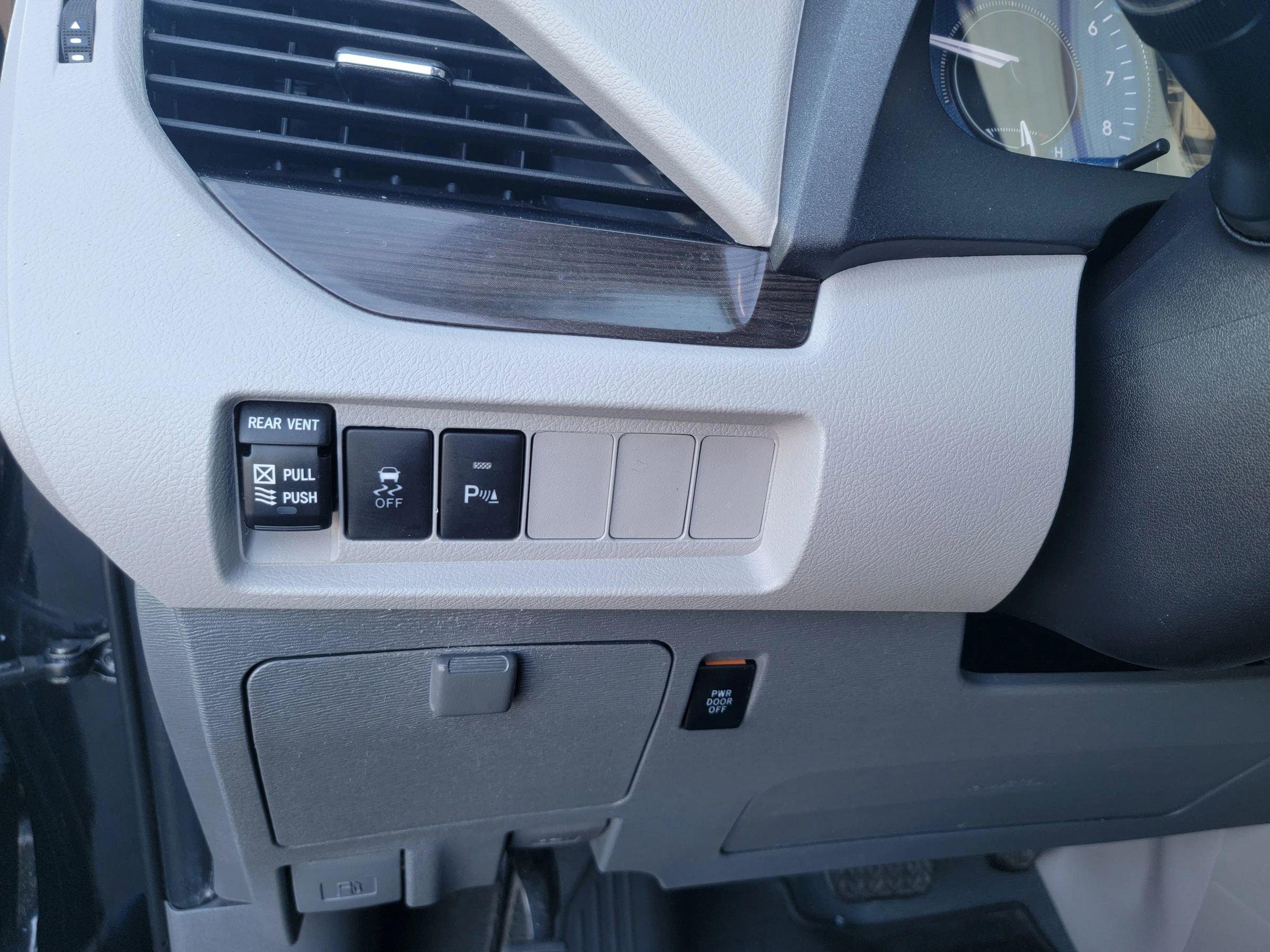 Used 2020 Toyota Sienna XLE w/ XLE Navigation Package AWD/4WD image 24