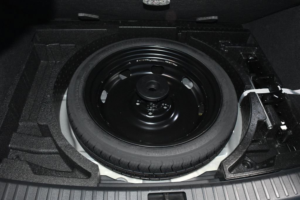 Certified 2025 Volkswagen Taos SE w/ Panoramic Sunroof Package image 25