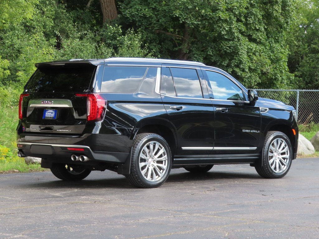 Used 2022 GMC Yukon Denali w/ Denali Premium Package image 3
