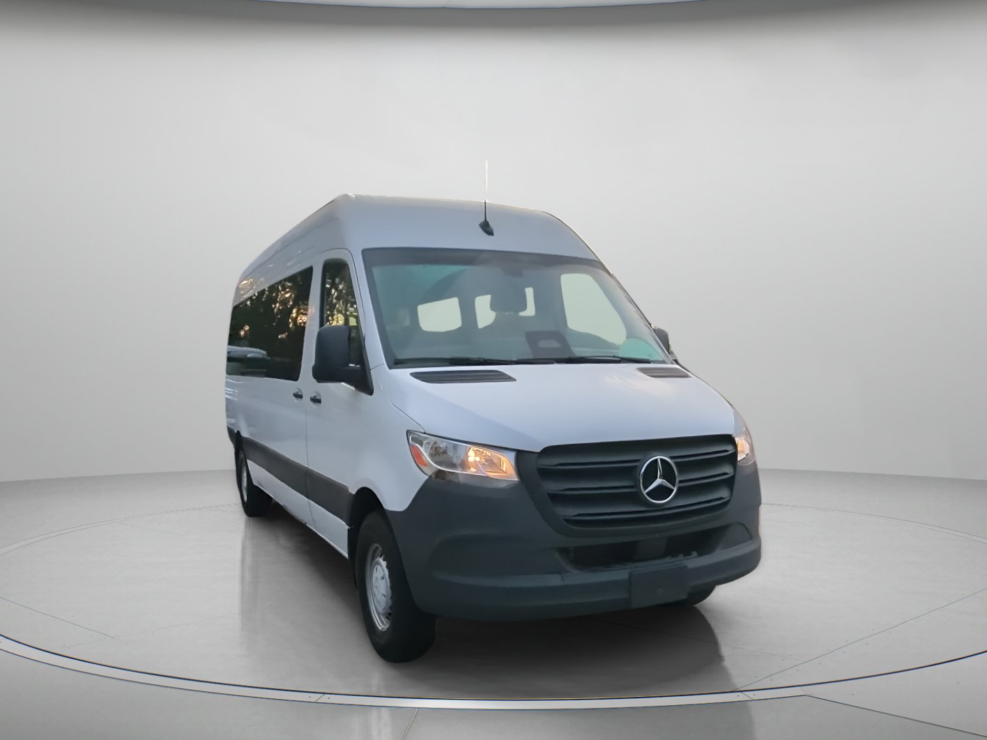 Used 2025 Mercedes-Benz Sprinter 2500 image 2