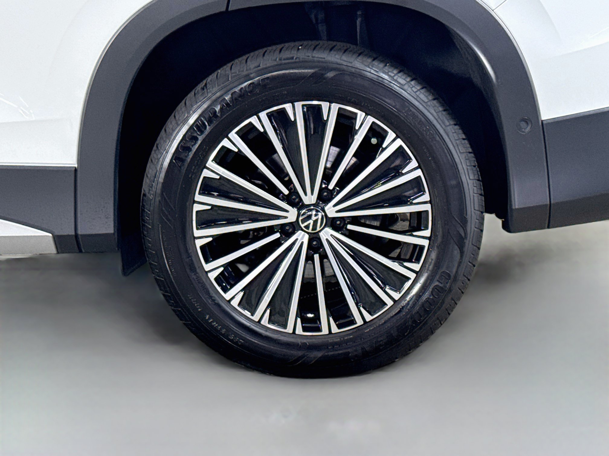 Used 2025 Volkswagen Tiguan S FWD image 37