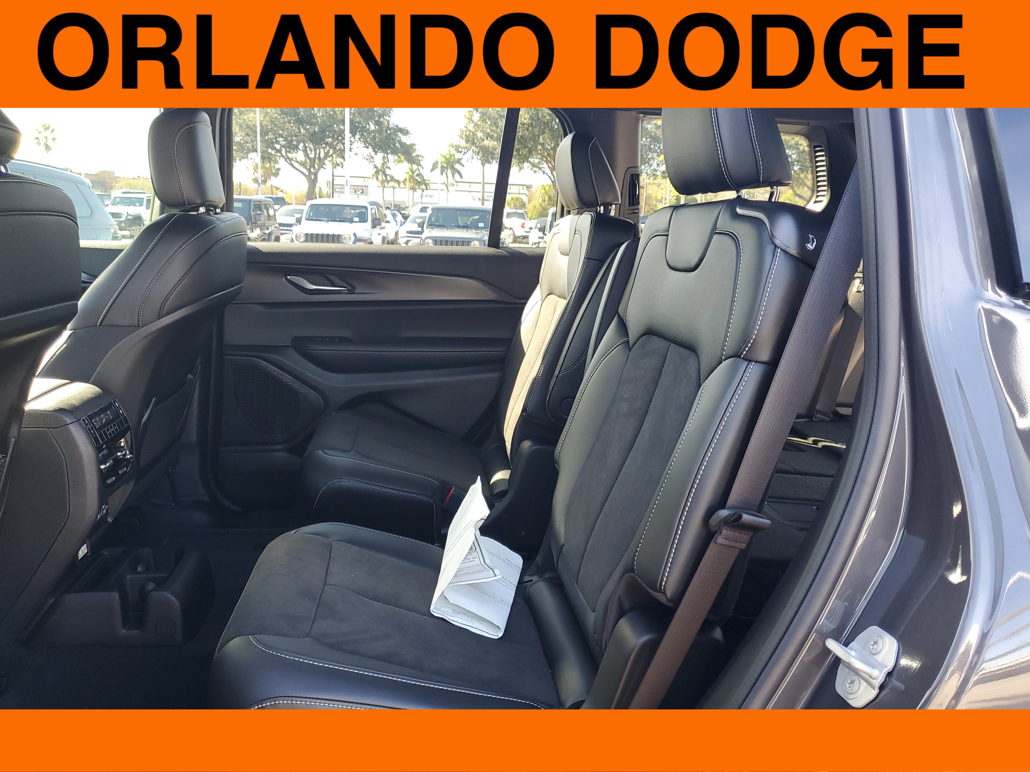 New 2025 Jeep Grand Cherokee L Altitude image 8