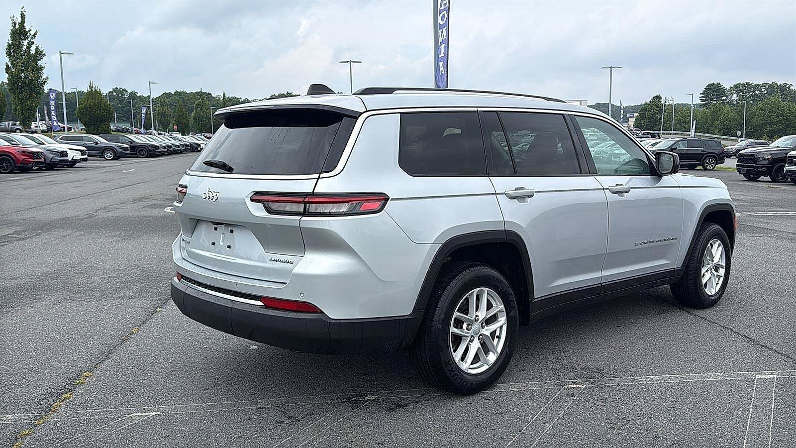 Used 2023 Jeep Grand Cherokee L Laredo AWD/4WD image 6