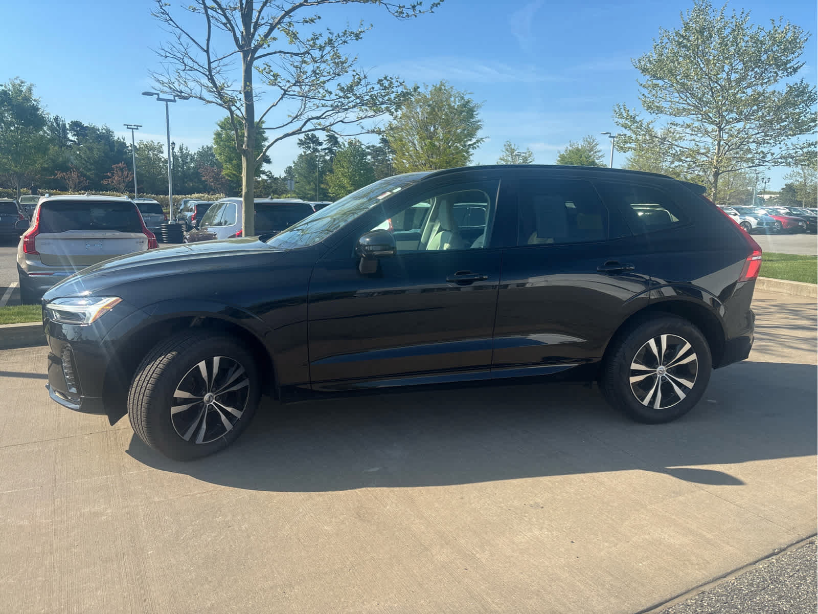 Used 2024 Volvo XC60 B5 Core w/ Climate Package AWD/4WD image 3